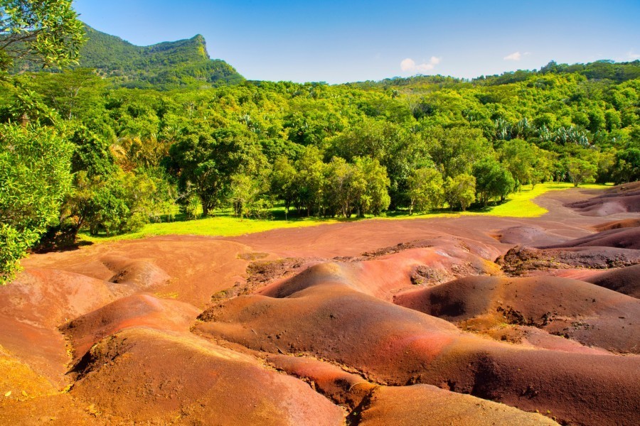 La Terre des Sept Couleurs : un phénomène naturel unique